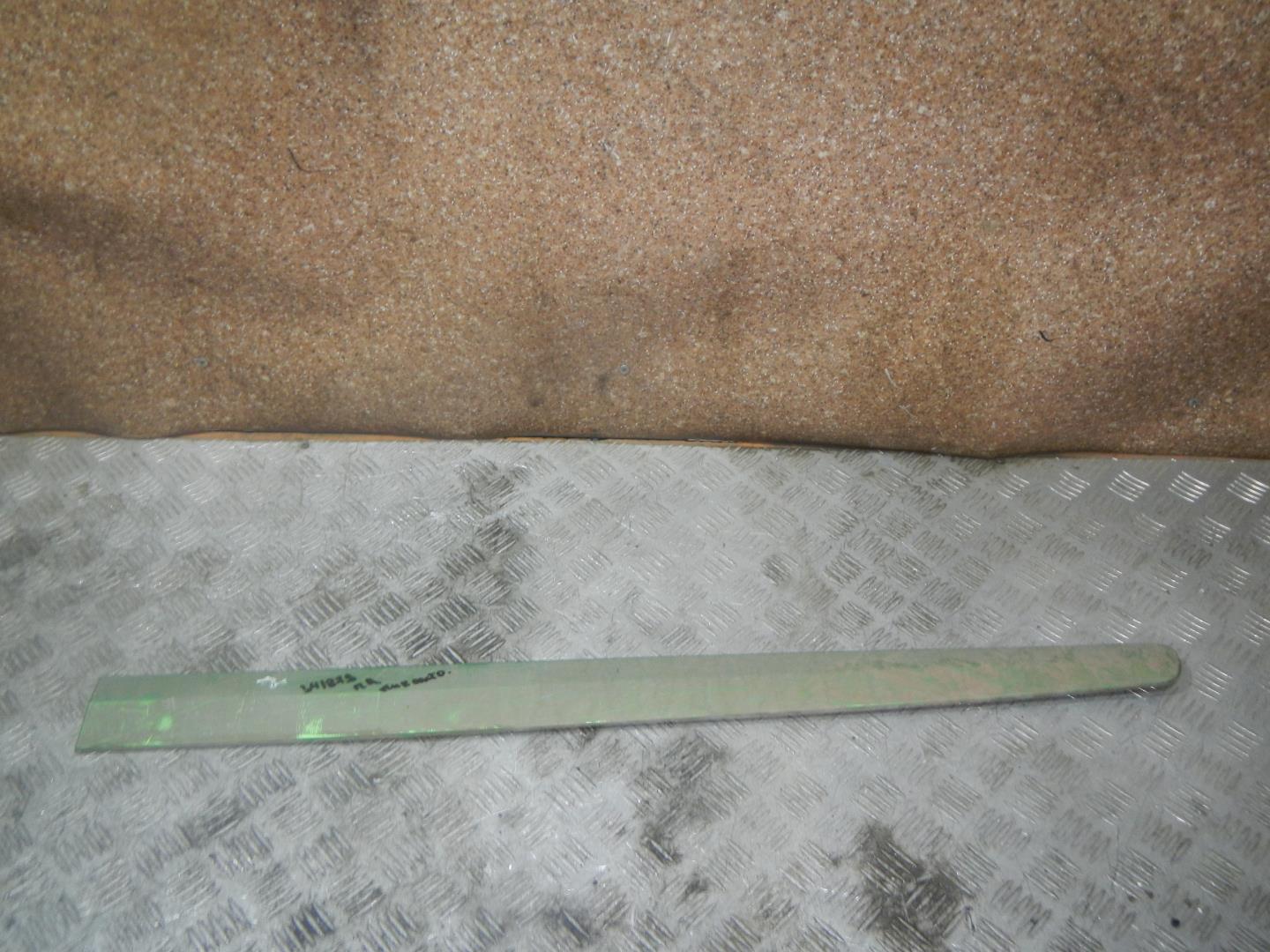 Молдинг передней правой двери