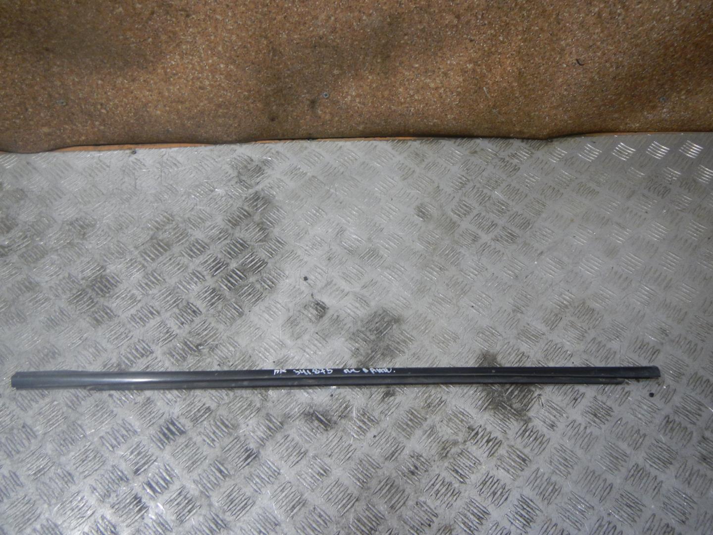 Накладка стекла переднего правого