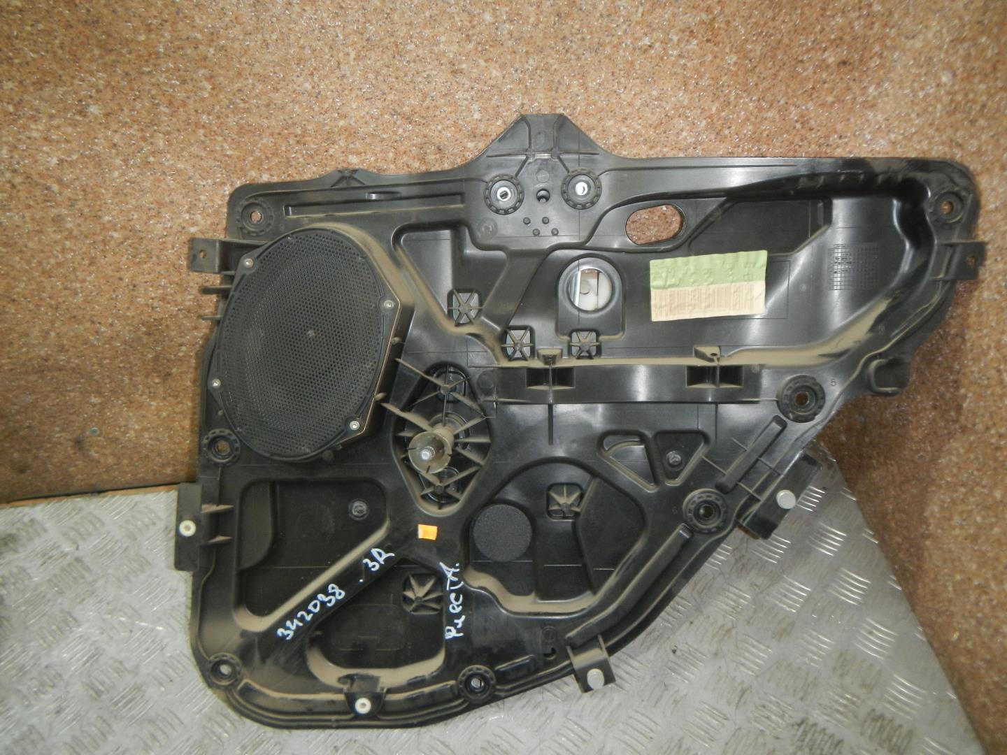 Стеклоподъемник механ. задний правый