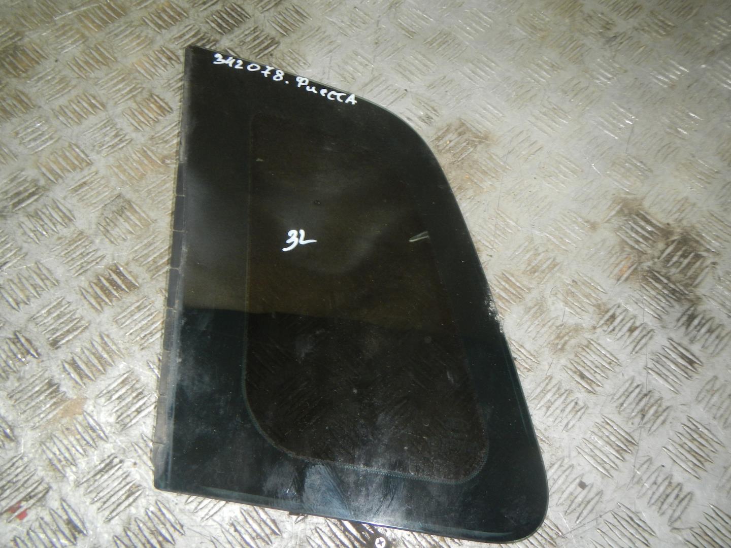 Стекло кузовное глухое левое