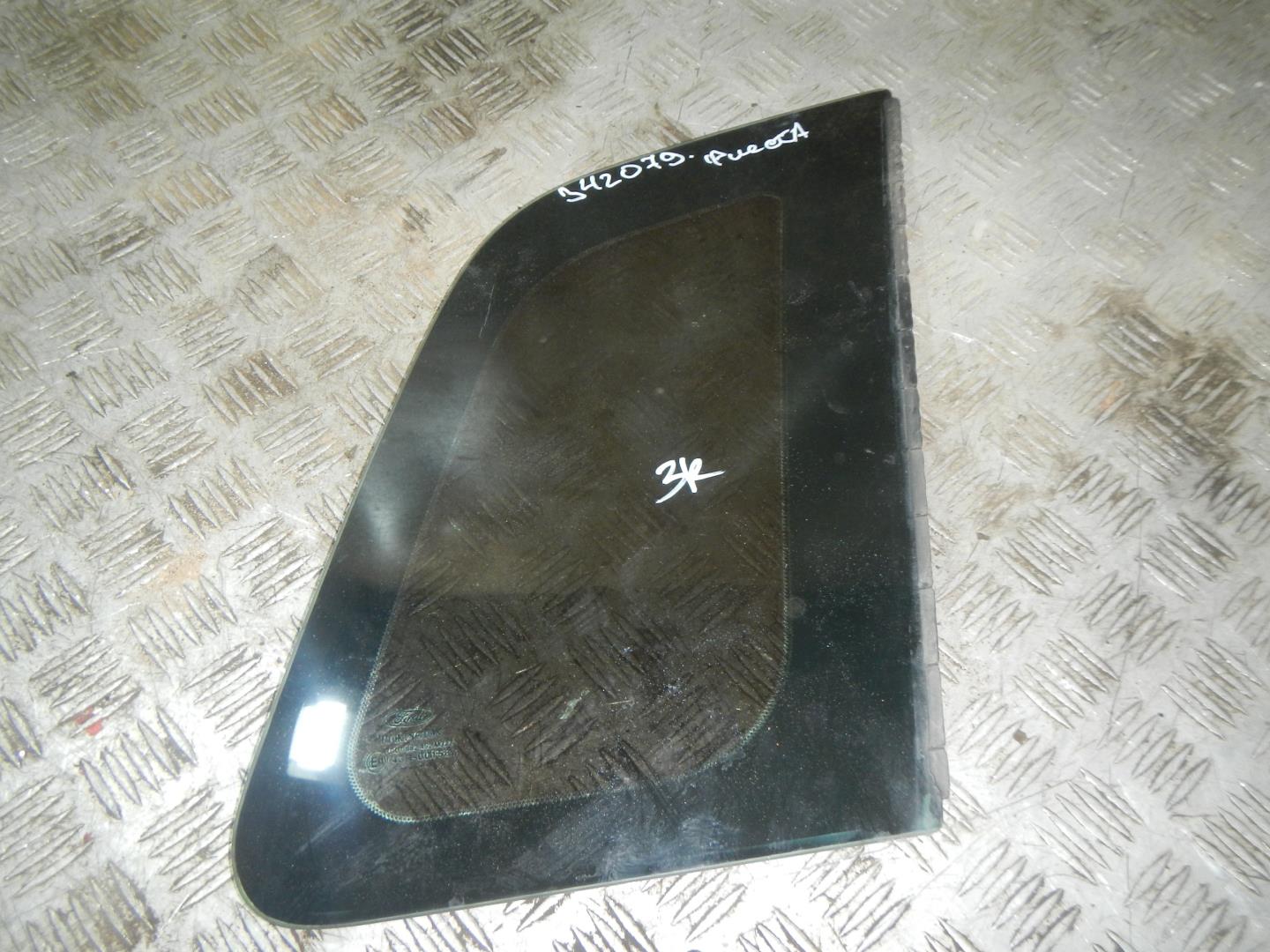 Стекло кузовное глухое правое