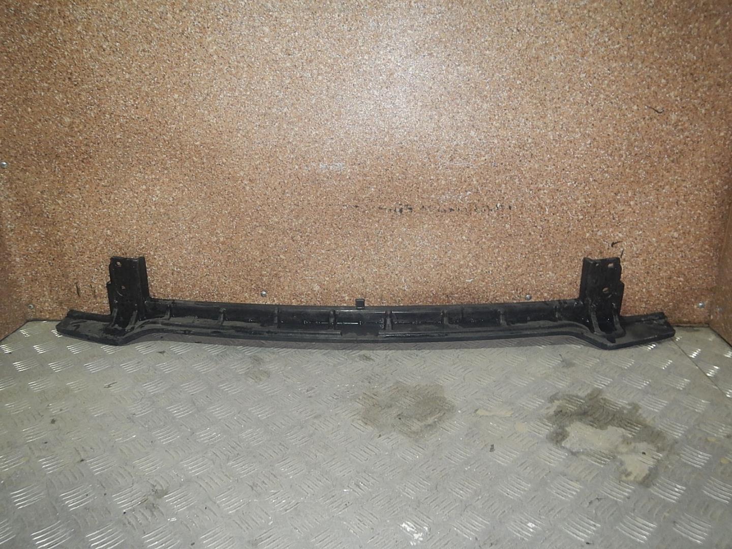 Усилитель переднего бампера