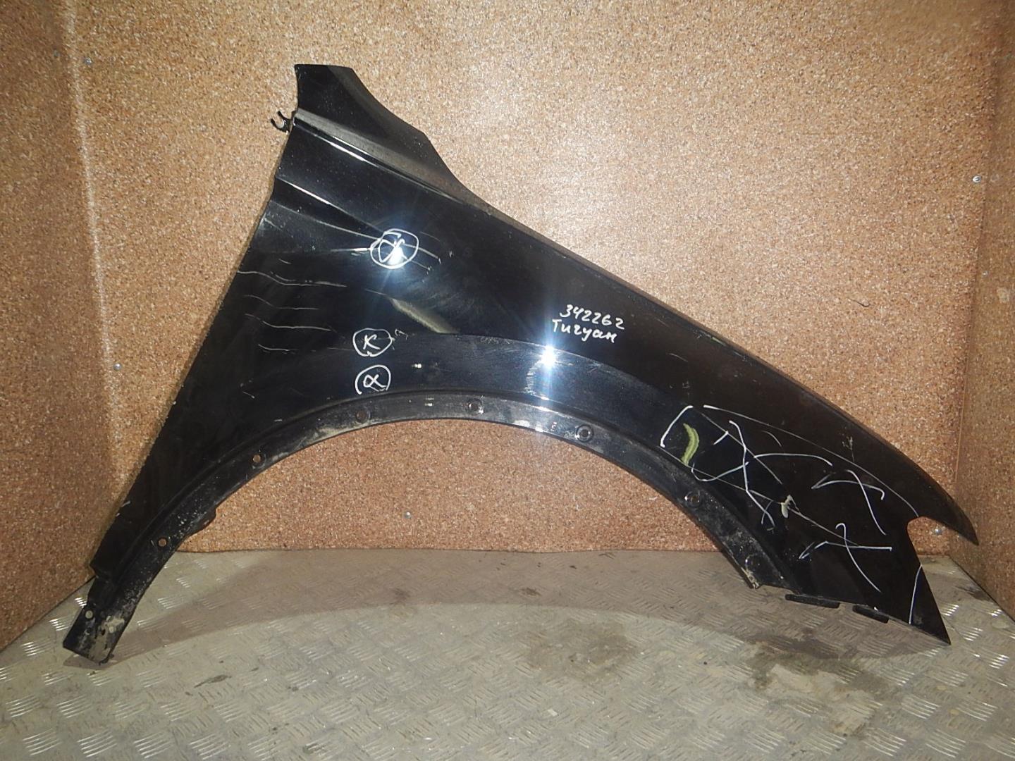 Крыло переднее правое