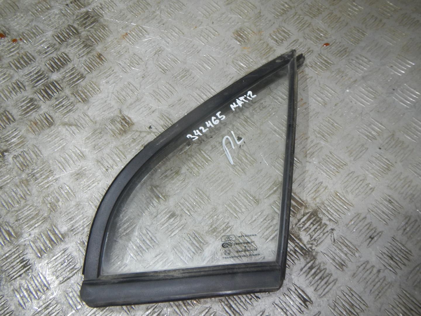 Стекло двери передней левой (форточка)