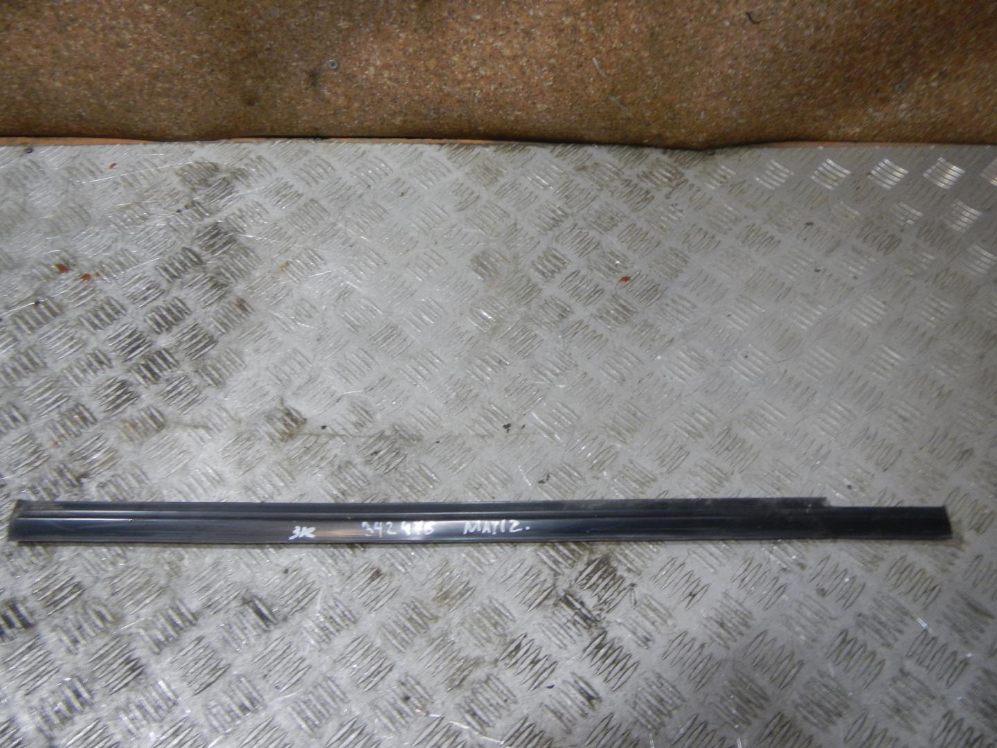 Накладка стекла заднего правого