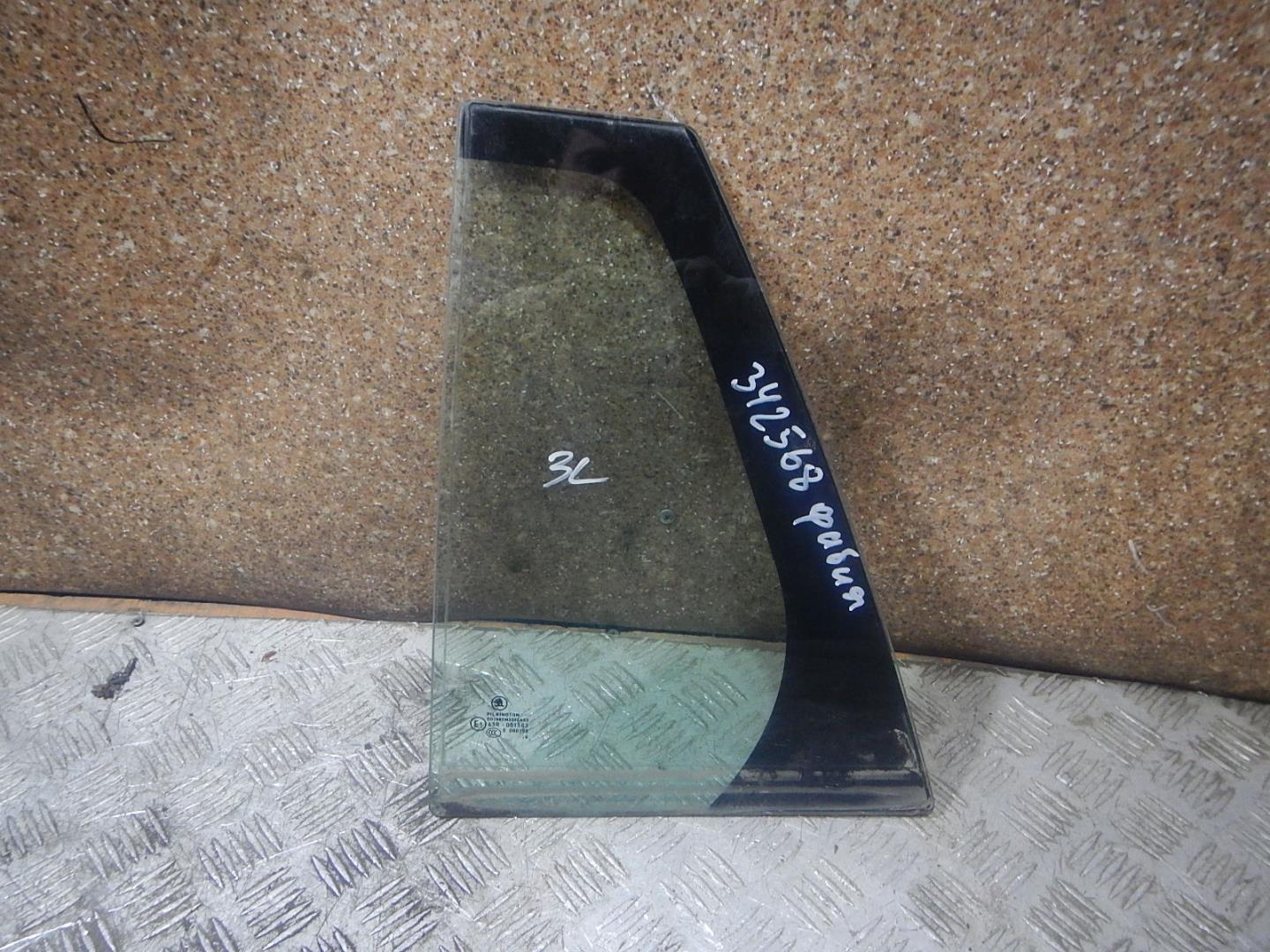 Стекло двери задней левой (форточка)