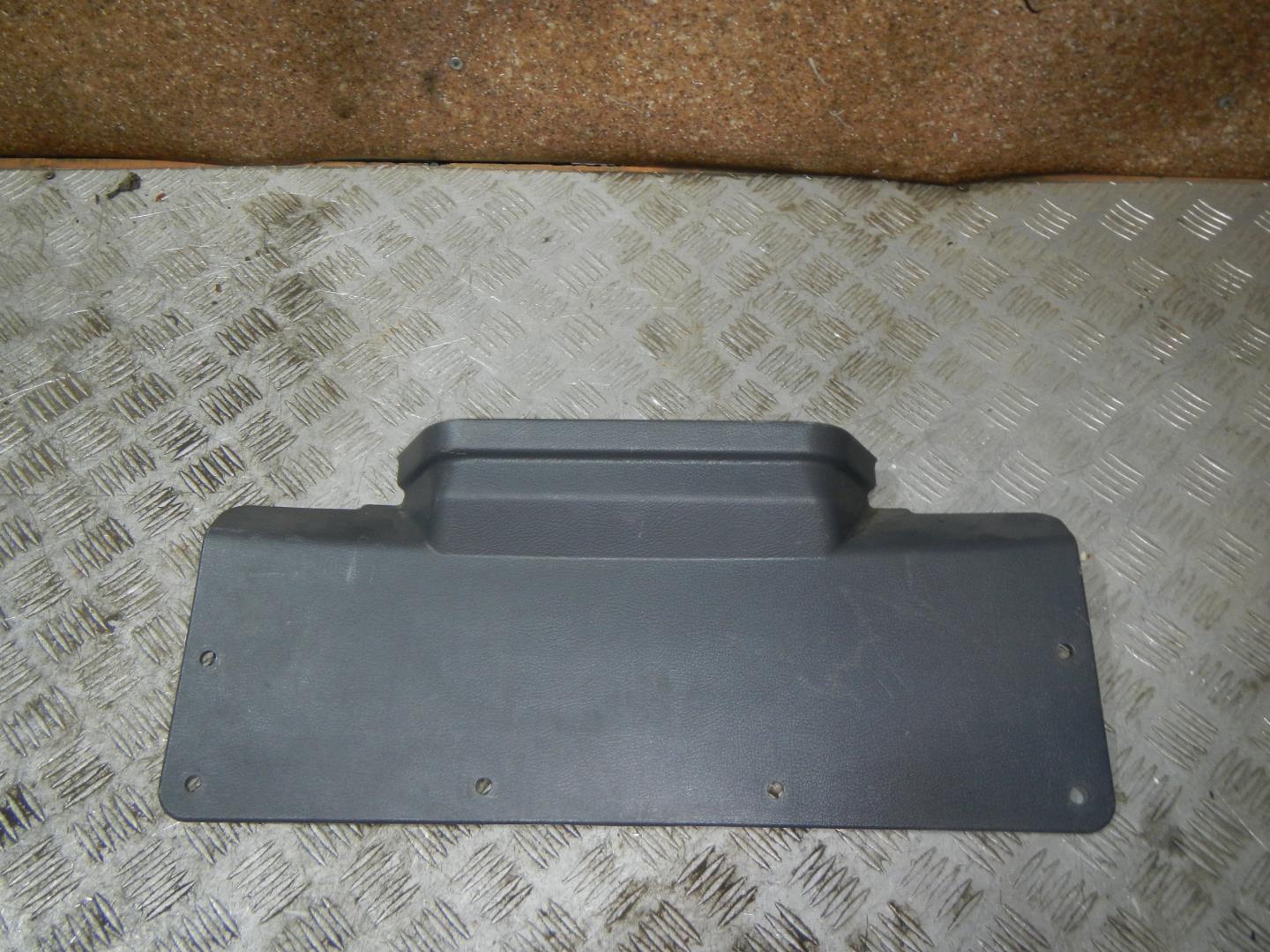 Обшивка двери багажника