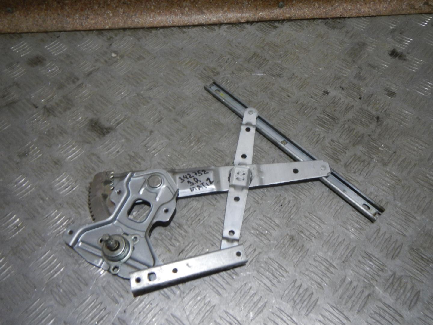 Стеклоподъемник механ. задний правый