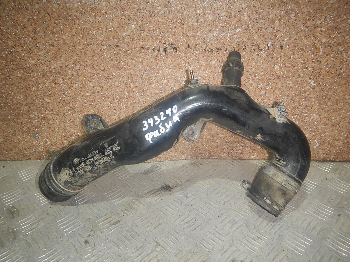 Патрубок воздушного фильтра