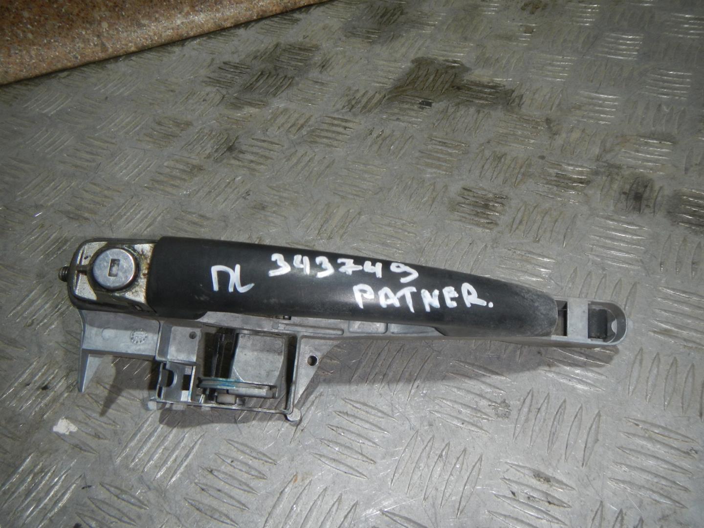 Ручка двери передней наружная левая