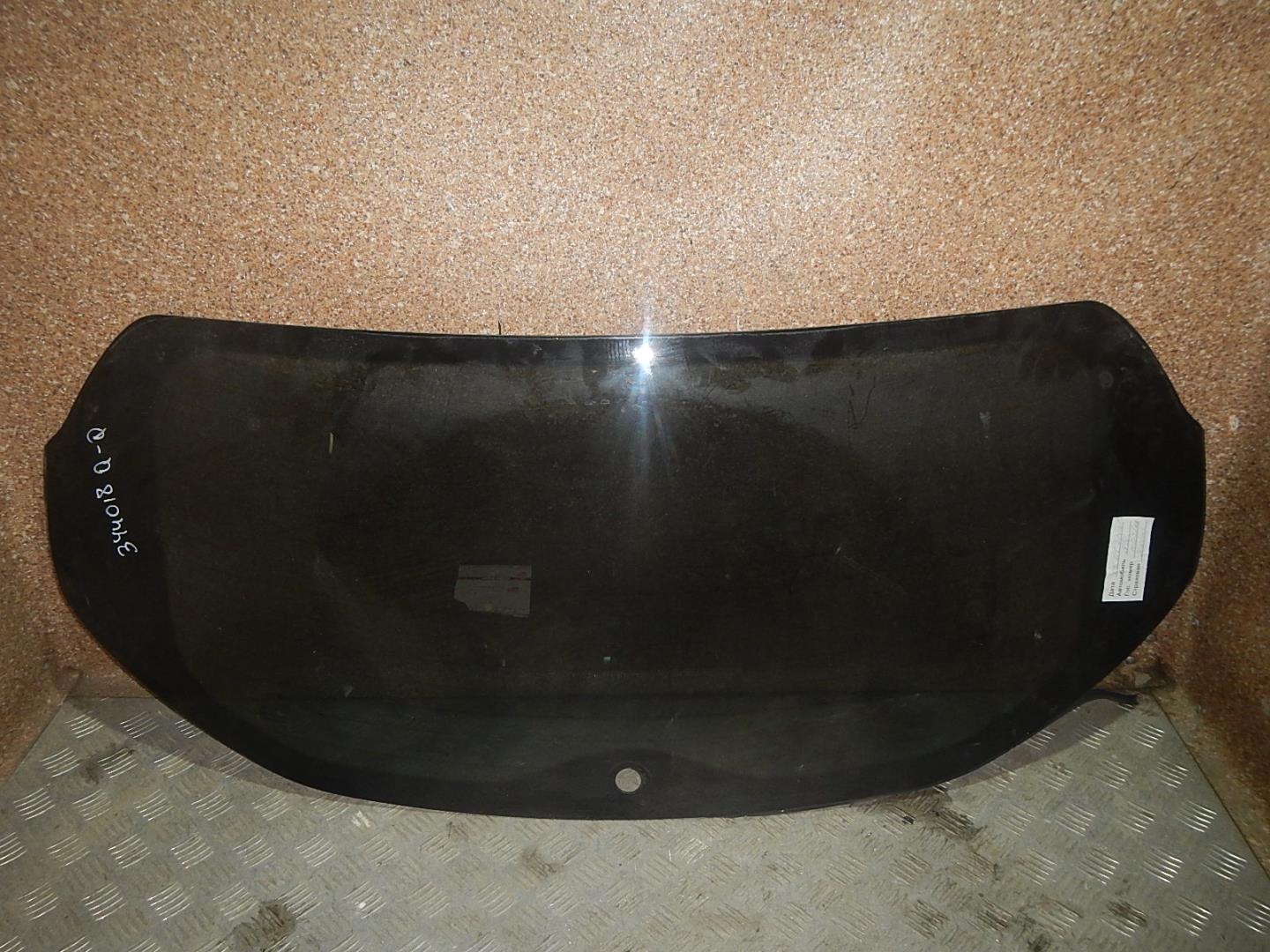 Стекло двери багажника