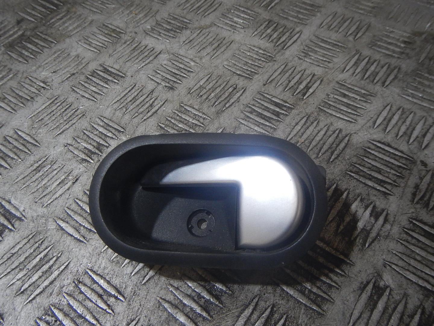 Ручка двери внутренняя левая