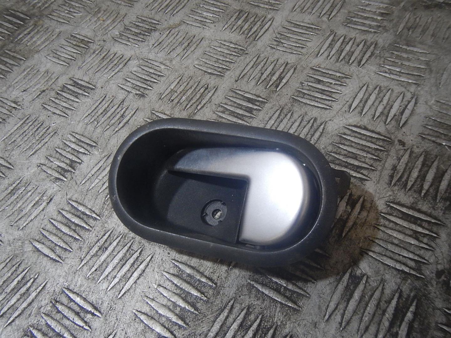 Ручка двери внутренняя левая