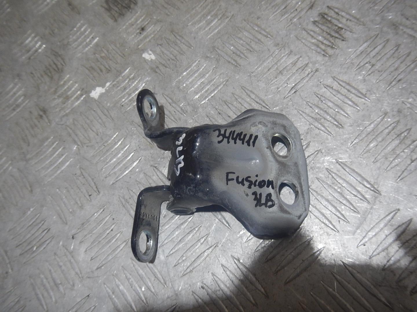 Петля двери задней левой верхняя