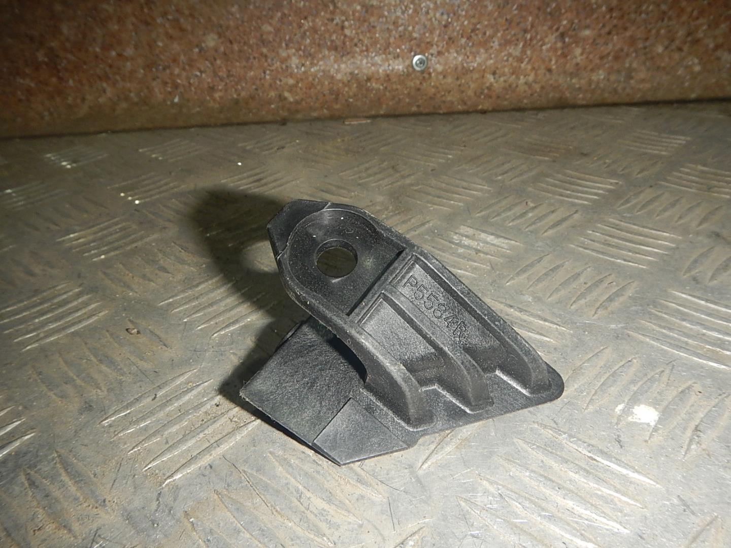 Кронштейн фар правый