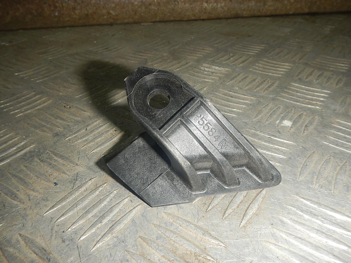 Кронштейн фар правый