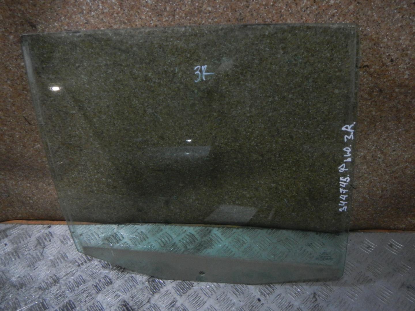 Стекло двери задней правой