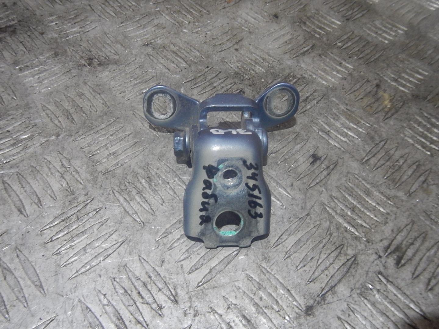 Петля двери задней левой верхняя