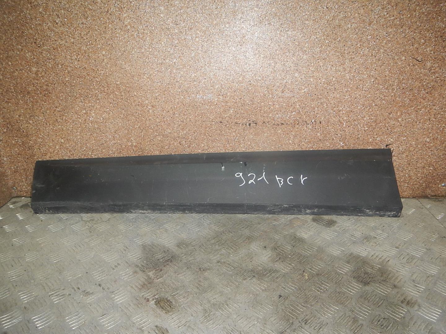 Молдинг передней левой двери