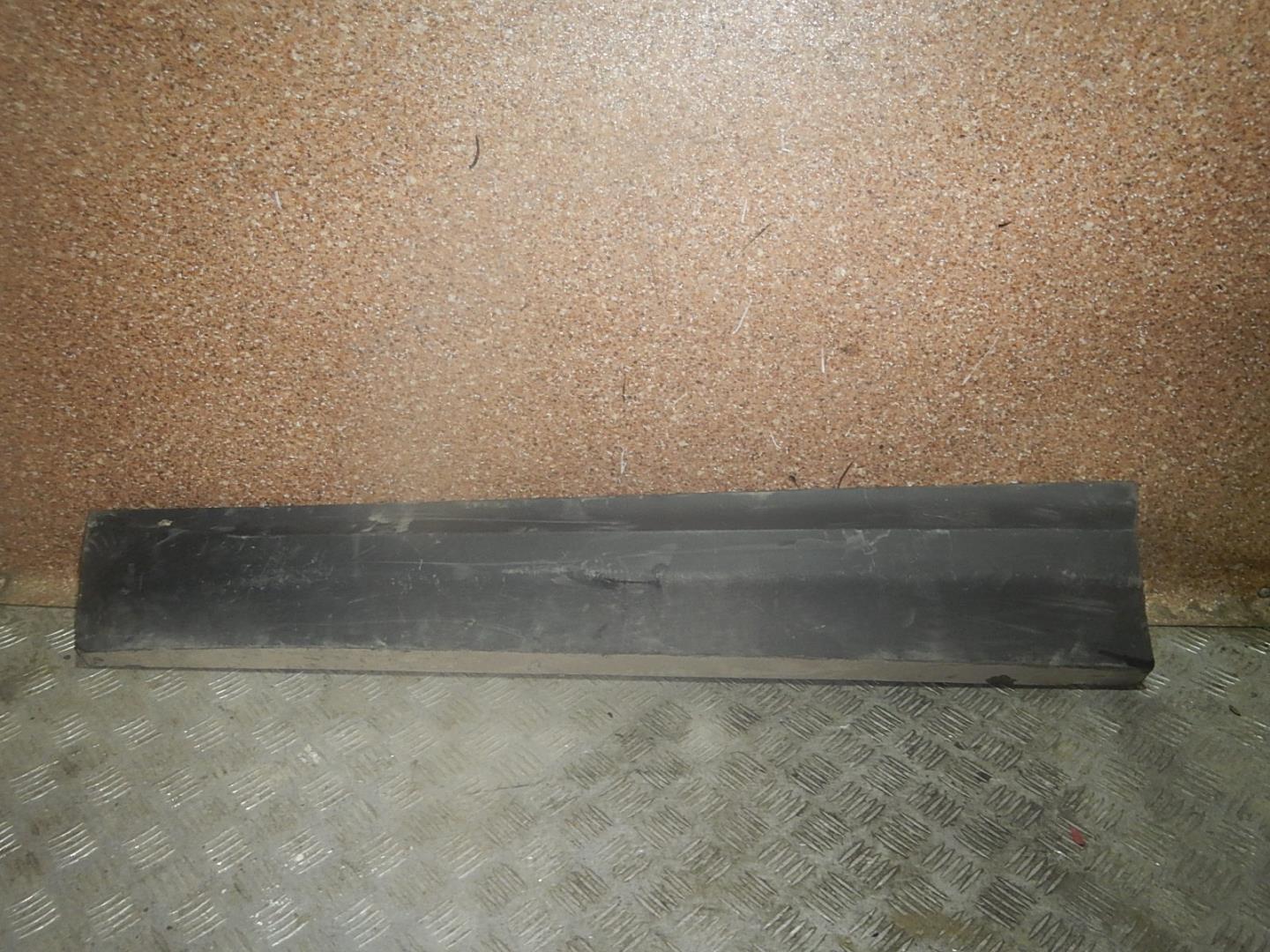 Молдинг передней левой двери