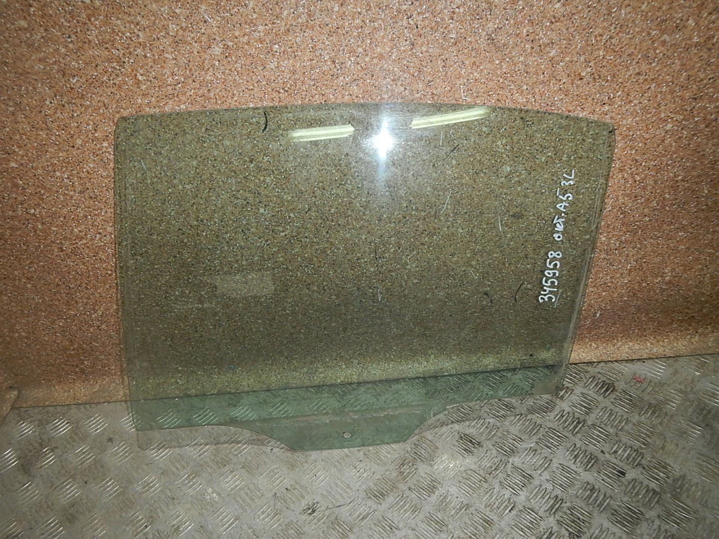 Стекло двери задней левой