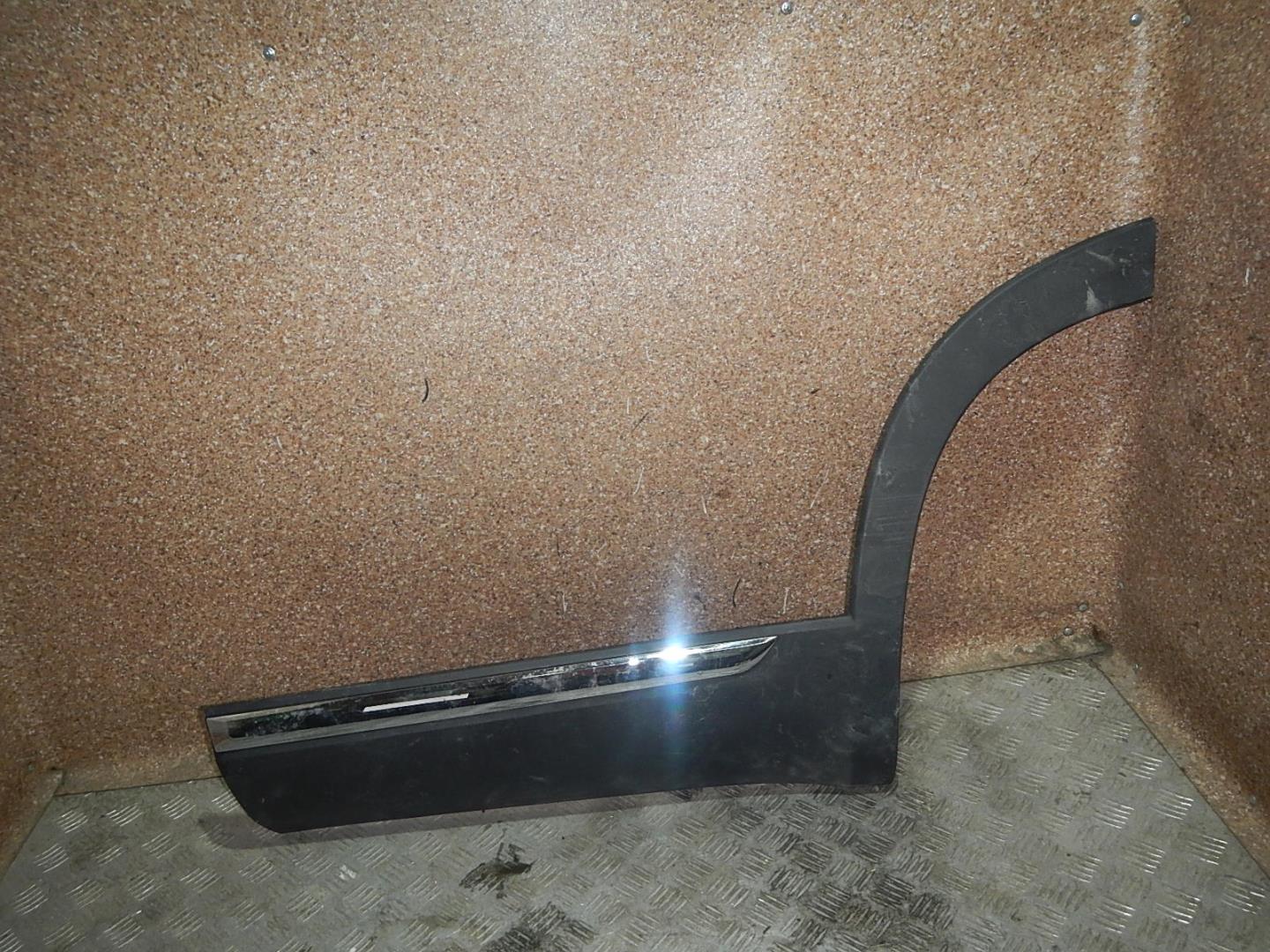 Молдинг задней левой двери