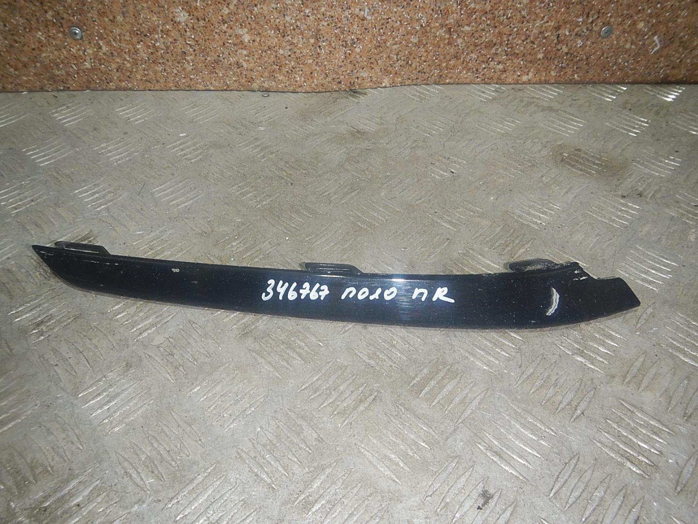 Молдинг переднего бампера правый