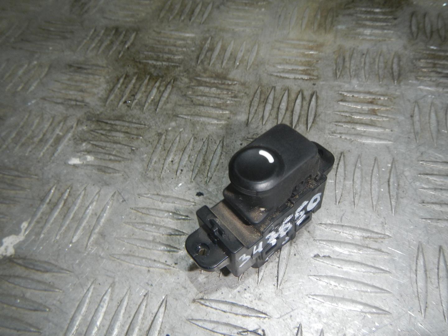 Кнопка стеклоподъемника