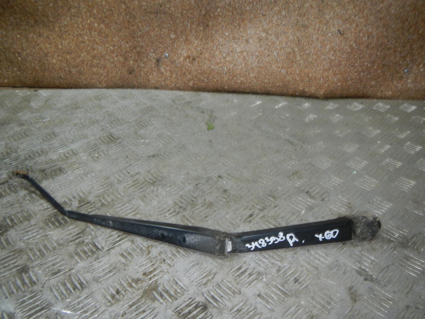 Поводок стеклоочистителя передний правый