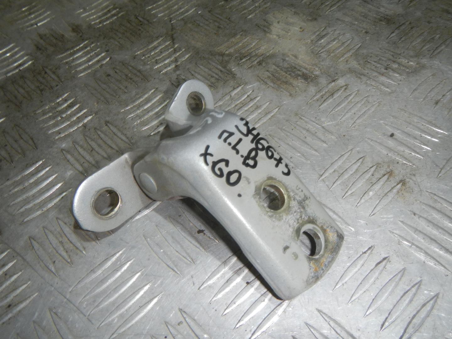 Петля двери передней левой верхняя