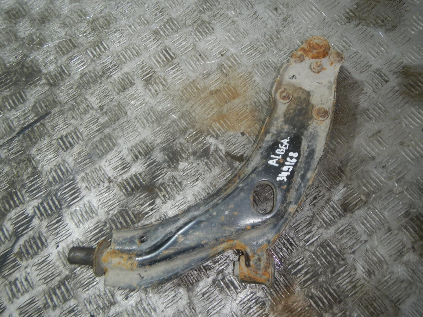 Рычаг передний правый