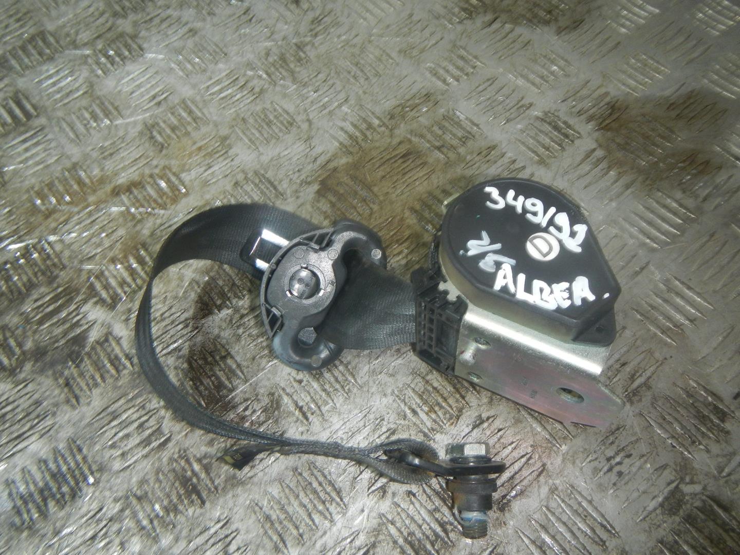 Ремень безопасности