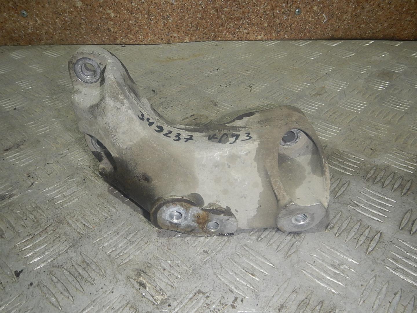 Кронштейн КПП левый