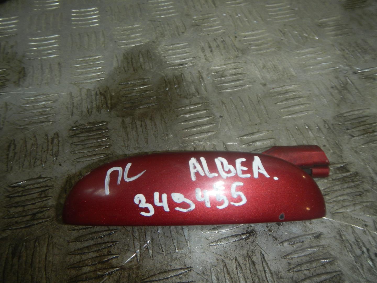 Ручка двери передней наружная левая