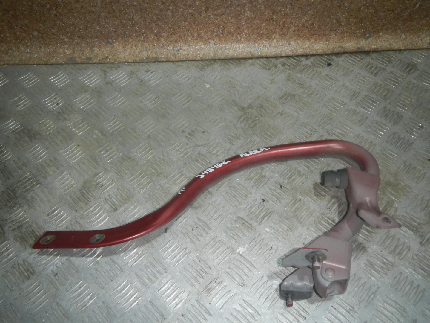 Петля крышки багажника