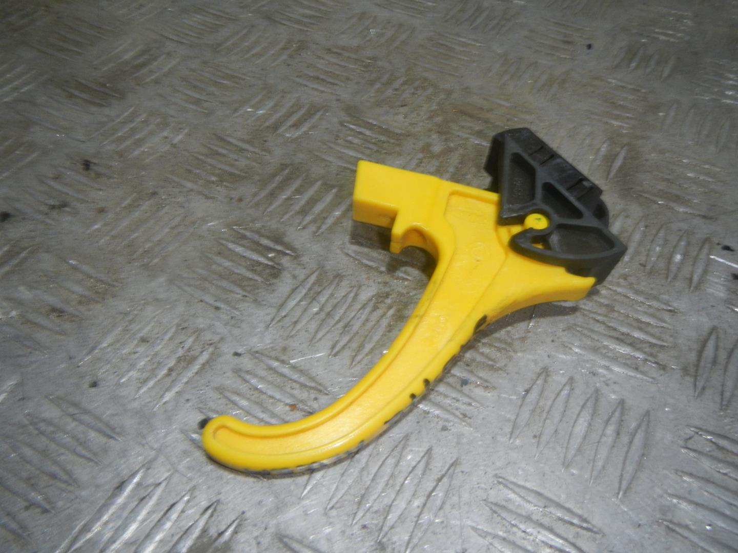 Ручка открывания капота