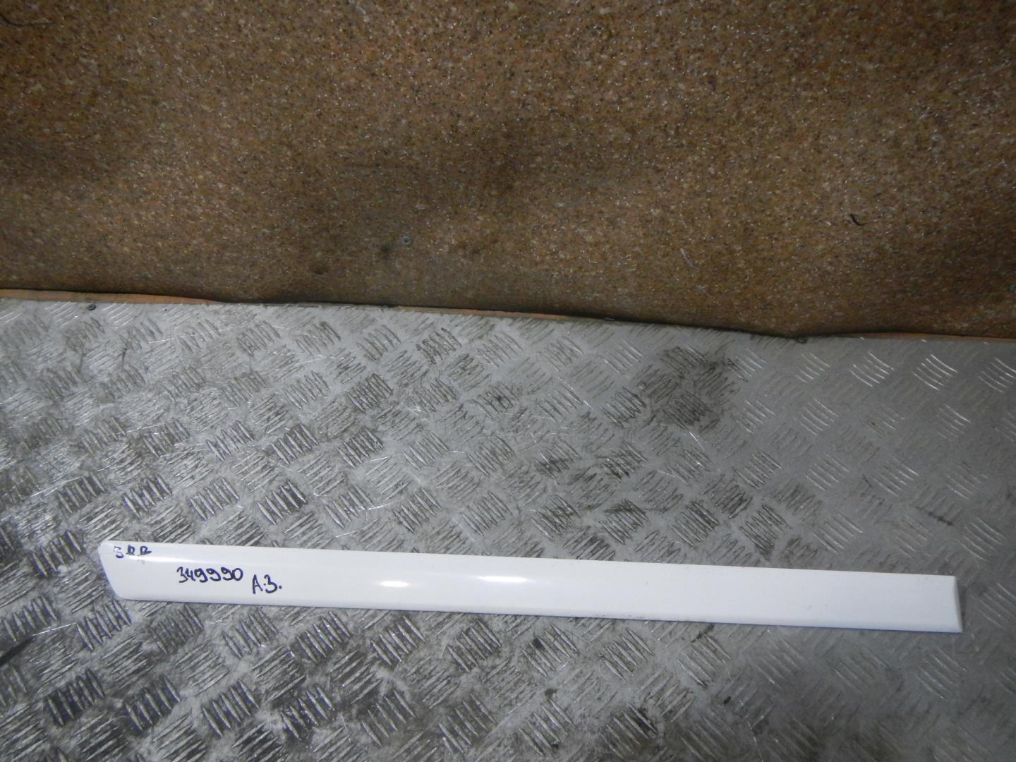 Молдинг задней правой двери