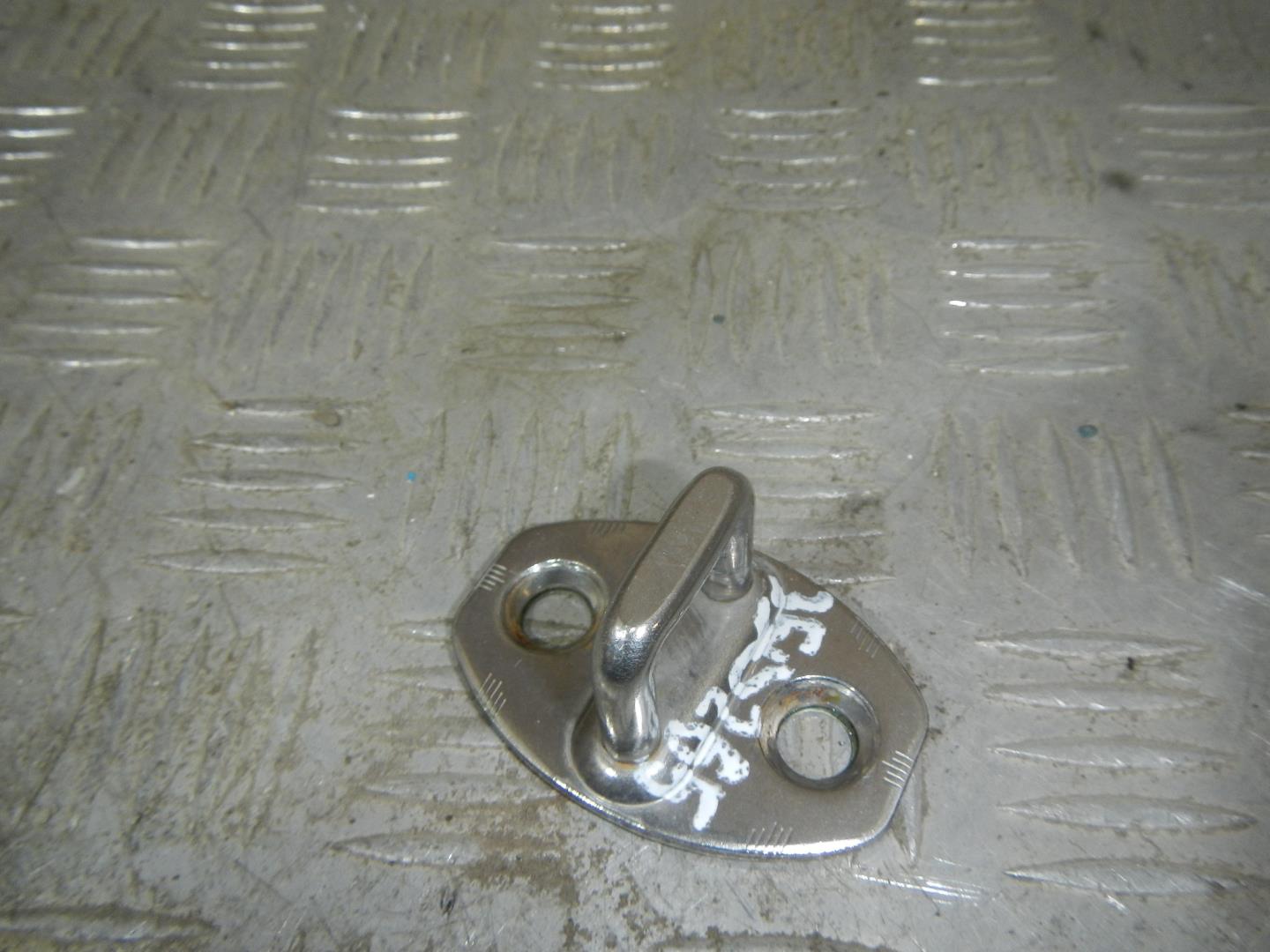 Ответная часть замка двери