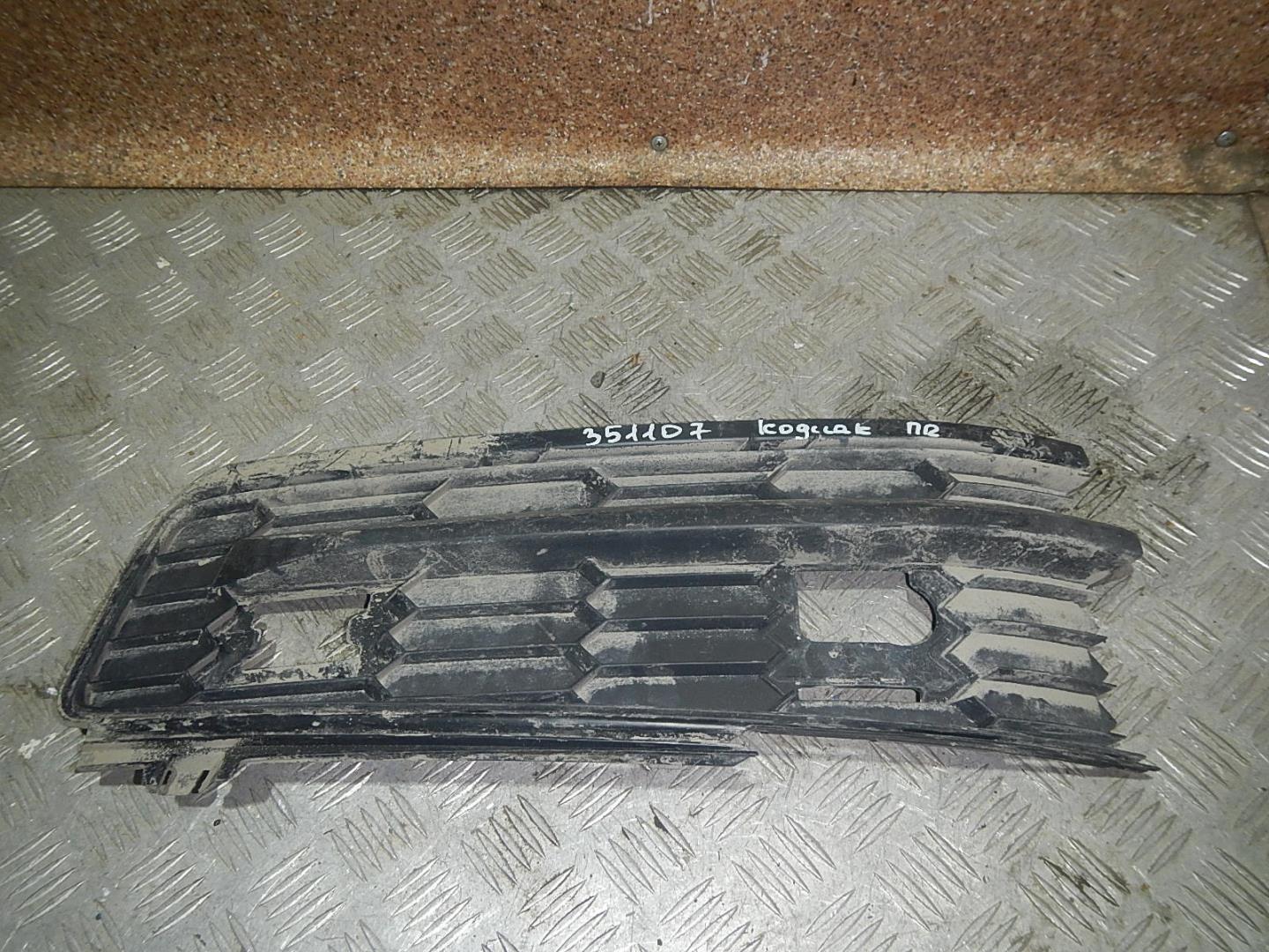 Решетка в бампер правая