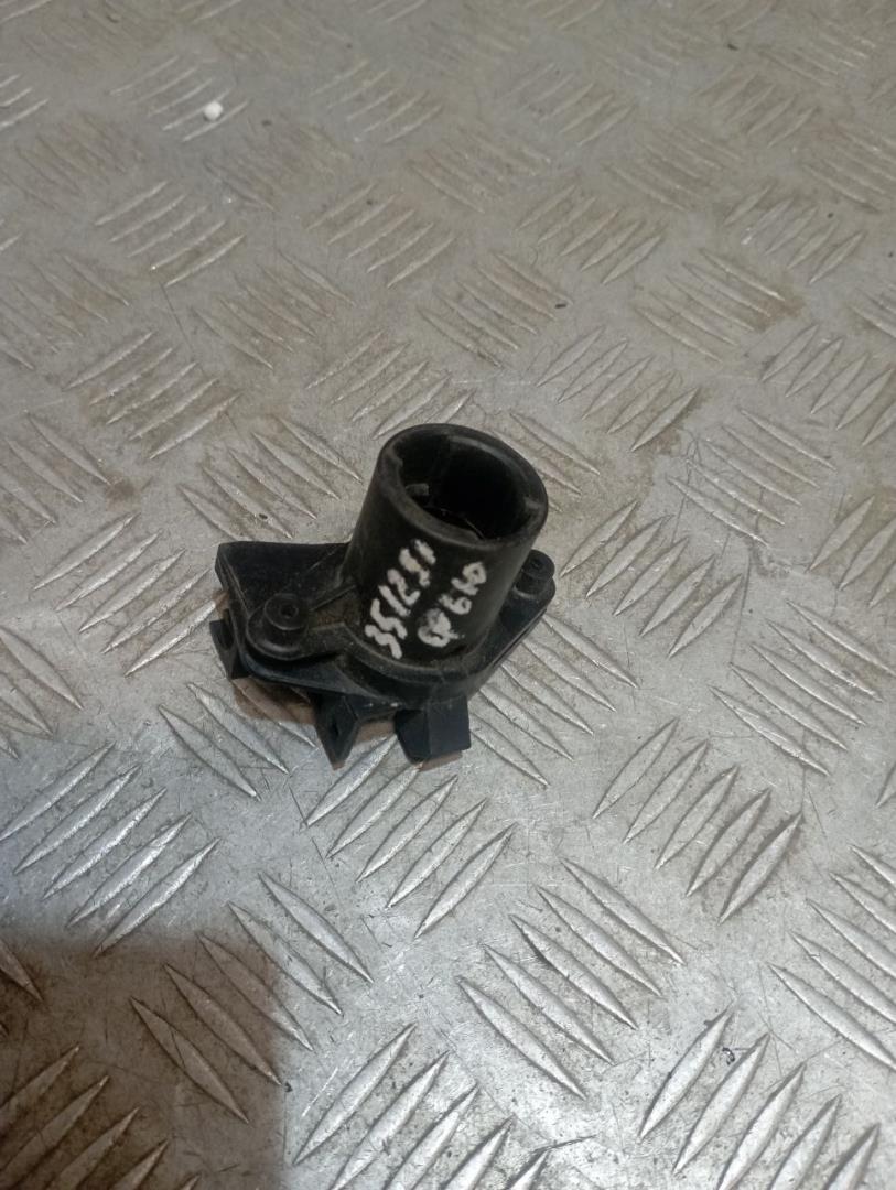 Вставка замка багажника