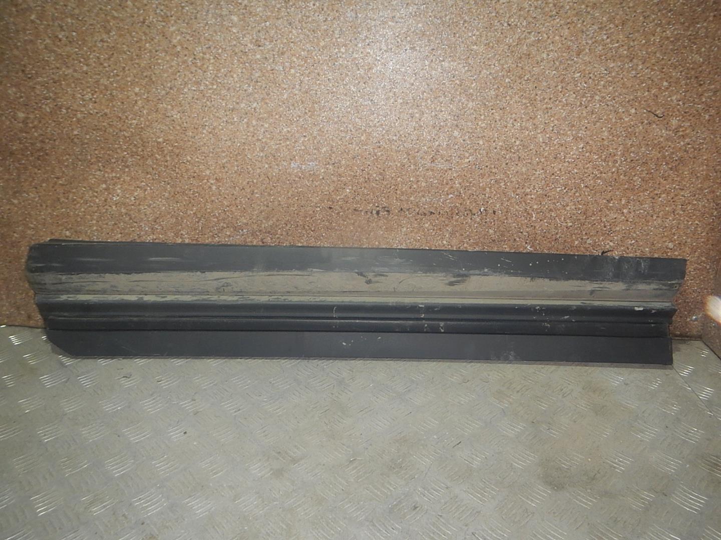 Молдинг передней правой двери