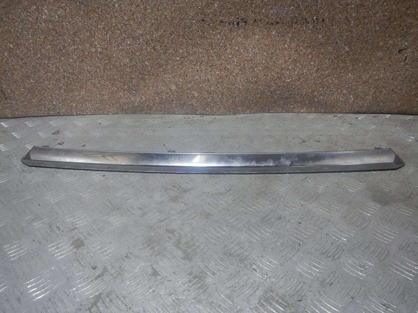 Накладка двери багажника