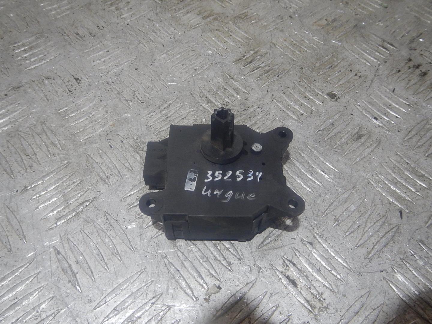 Моторчик заслонки печки