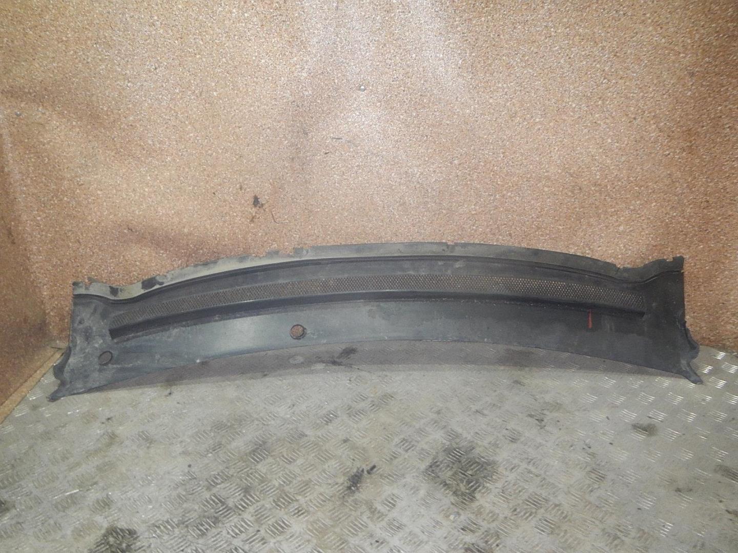 Решетка стеклоочистителей (Жабо)