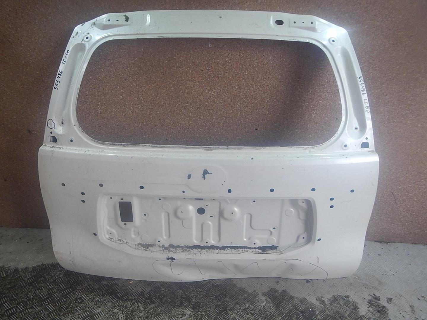 Дверь багажника