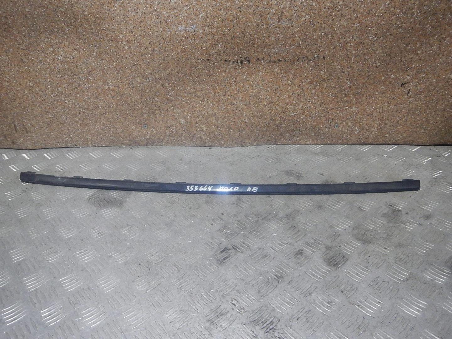 Молдинг переднего бампера