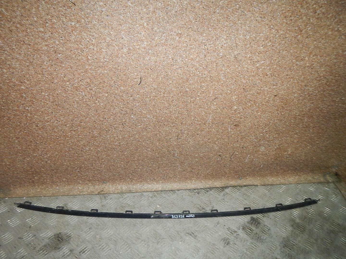 Молдинг заднего бампера