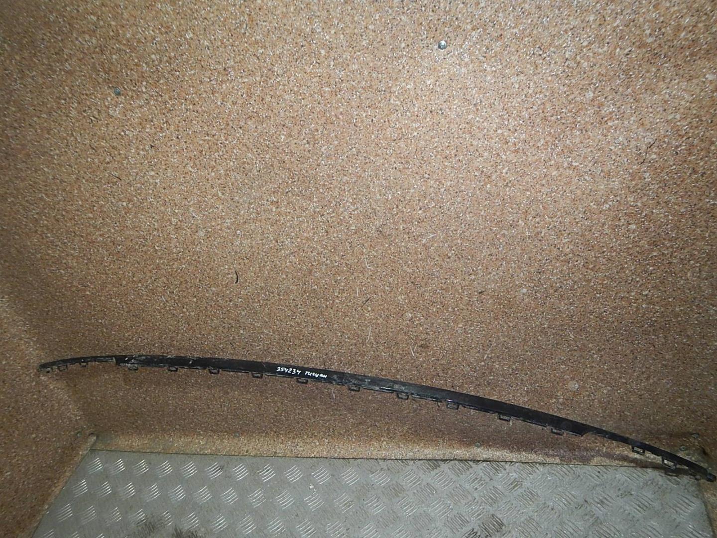 Молдинг заднего бампера