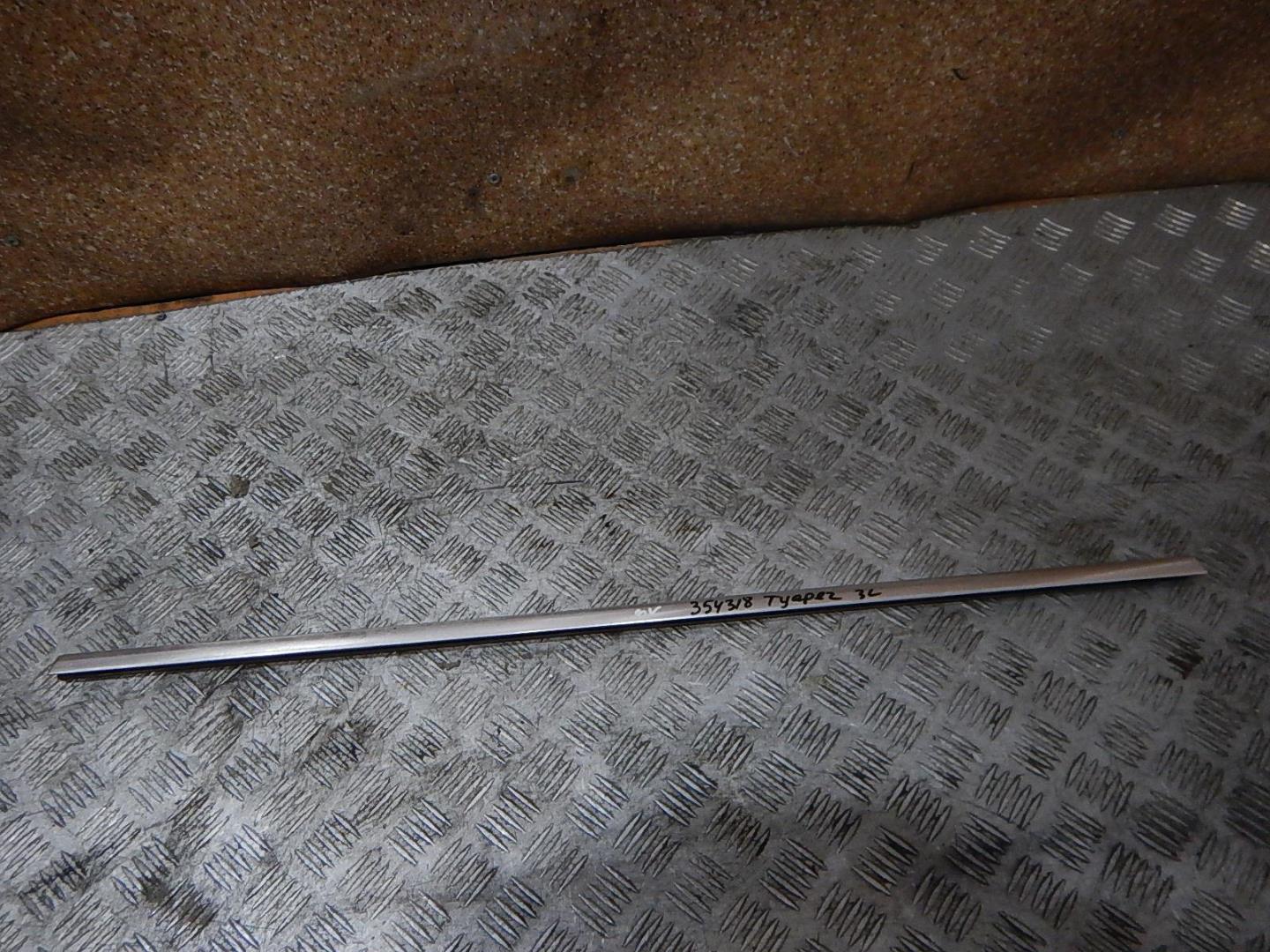 Накладка стекла заднего левого