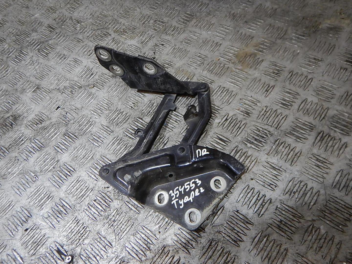 Петля капота правая